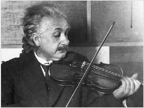 Einstein_with_violin_resized.jpg